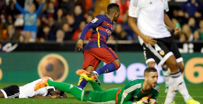 Kaptoum celebra el gol del empate del Barça ante el Valencia. EFE/Kai Försterling