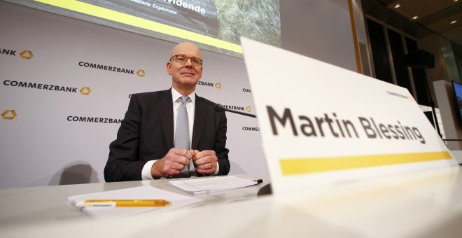 El consejero delegado de Commerzbank, Martin Blessing, al inicio de la presentación de los resultados anuales del segundo banco alemán. REUTERS/Ralph Orlowski