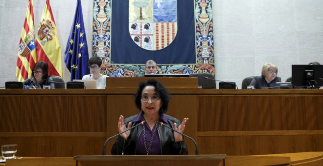 La diputada de Podemos Amparo Bella defendió la proposición de ley de la formación morada. / CORTESARAGON.ES