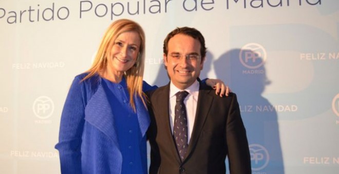 Daniel Ortiz con Cristina Cifuentes, en la Copa de Navidad del PP de Madrid.