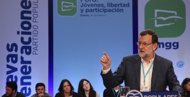 El presidente del Gobierno en funciones y líder del PP, Mariano Rajoy, durante su intervención en el I Foro de Jóvenes, Libertad y Participación, organizado en Bilbao por Nuevas Generaciones del País Vasco. EFE/LUIS TEJIDO
