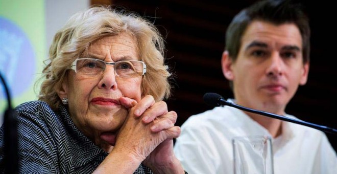 La alcaldesa de Madrid, Manuela Carmena, durante la rueda de prensa. / LUCA PIERFIOVANNI (EFE)