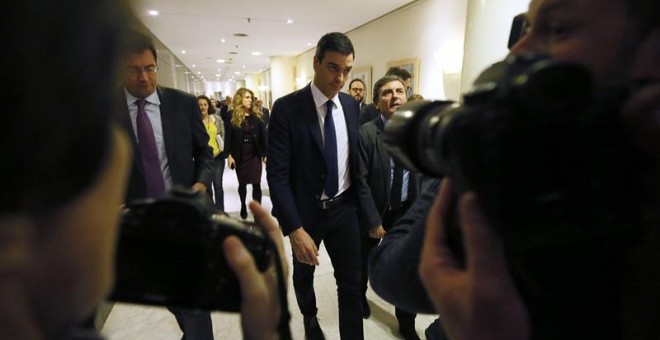 El secretario general del PSOE, Pedro Sánchez, a su llegada al Congreso de los Diputados, en Madrid. EFE