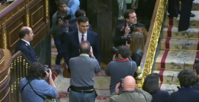El secretario general del PSOE, PEdro Sánchez, entra en el Congreso de los Diputados en los momentos previos a la segunda votación de investidura.