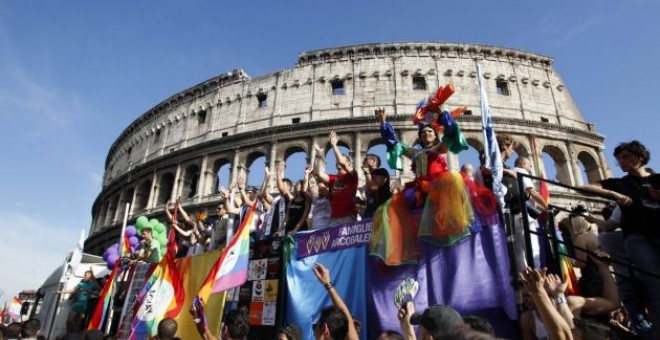 Miles de personas se manifestaron en más de 80 ciudades de Italia para exigir el reconocimiento de las uniones homosexuales