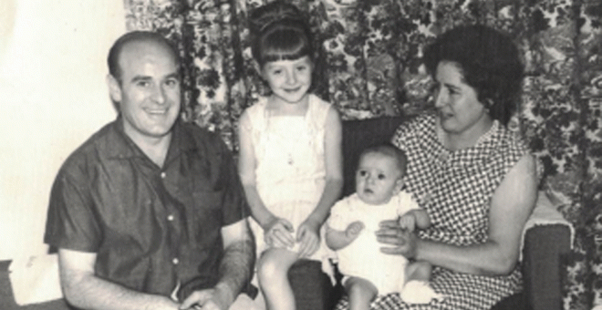 Pilar con su marido y sus hijos, Lola y Félix, en 1964.