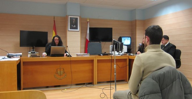 Sergio F.A., de 29 años y vecino de la capital cántabra, durante su declaración en el Juzgado de lo Penal número 3 de Santander. EUROPA PRESS