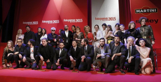 Foto de los premiados y participantes en la ceremonia de entrega de los premios Fotograma de Plata 2015.- EFE
