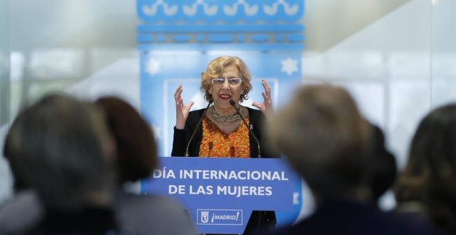 La alcaldesa de Madrid, Manuela Carmena, durante su intervención en el acto institucional organizado por el Ayuntamiento de Madrid.- EFE