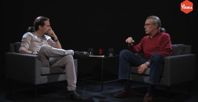 Pablo Iglesias entrevista a José Manuel Martín Medem en Otra Vuelta de Tuerka. /PÚBLICO