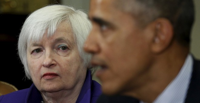 La presidenta de la Reserva Federal, Jabnet Yellen, junto al presidente de EEUU, Barack Obama, en una reunión en la Casa Blanca con los responsables de los organismos reguladores estadounidenses. REUTERS/Kevin Lamarque