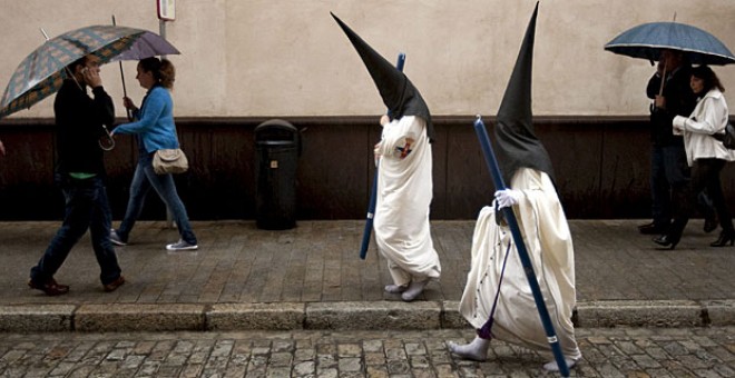 Las lluvias serán protagonistas al principio y al final de la Semana Santa./ REUTERS