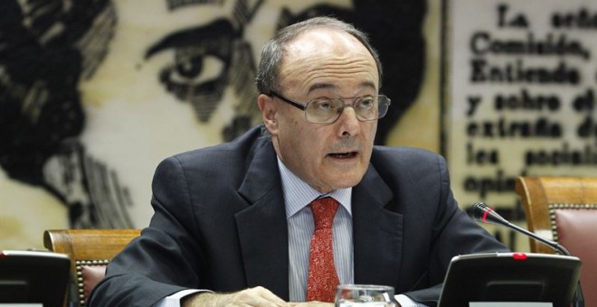 El gobernador del Banco de España, Luis María Linde, cobró 183.969 euros en 2015, lo que supone un incremento del 4,5% respecto a 2014, gracias sobre todo a recuperar 5.925 euros correspondientes a la mitad de la paga extraordinaria de diciembre de 201