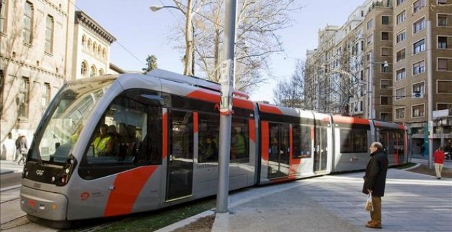 El autobús urbano de Zaragoza ha perdido durante los cuatro meses de paros una media de 60.000 usuarios diarios, que han optado por otros medios de transporte. EFE