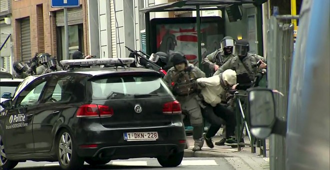 Salah Abdeslam siendo arrestado por la Policía belga el pasado 18 de marzo en Bruselas. REUTERS