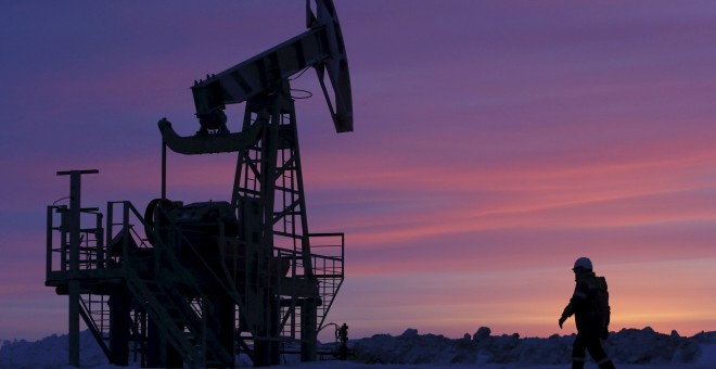 El petróleo se ha hundido tras la reunión infructífera del domingo entre los países productores y OPEP en Doha. REUTERS/Sergei Karpukhin/Files