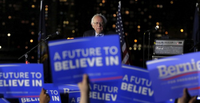 Bernie Sanders habla durante un mitin en Queens, Nueva York. - REUTERS