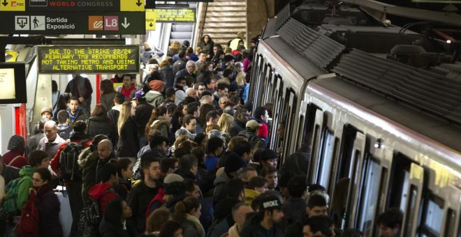 Imagen del metro de Barcelona saturado en la huelga que vivió durante el Mobile World Congress.