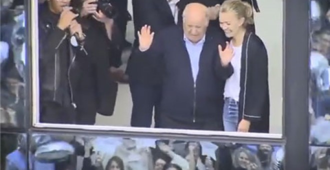 Amancio Ortega, durante la sorpresa.-