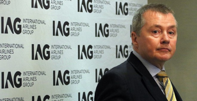 El consejero delegado del grupo IAG, Willie Walsh, en una rueda de prensa en Dublín. AFP /Paul Faith