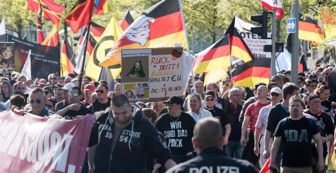 La ultraderecha ruge contra Merkel en Berlín, pero no logra una marcha récord- EFE
