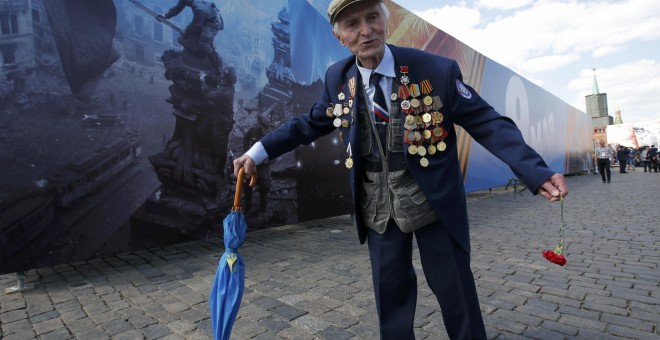 Un veterano participa en los actos de conmemoriación del 71 aniversario de la victoria del Ejército soviético sobre los nazis. REUTERS/Sergei Karpukhin