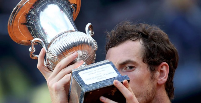 Murray celebra su título en Roma. REUTERS/Alessandro Bianchi