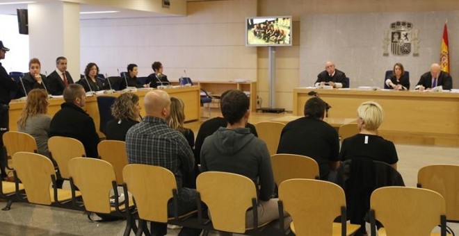 Los nueve acusados de integrar la dirección de la organización Ekin, durante el juicio contra ellos en la Audiencia Nacional. EFE/Mariscal
