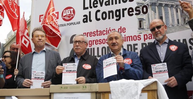 Los secretarios generales de CCOO y UGT, Ignacio Fernández Toxo (2i) y Pepe Álvarez (2d), junto a los secretarios de los sindicatos en Madrid, Jaime Cedrun Lopez (i) y Luis Miguel López Reillo (d).- EFE/MARISCAL