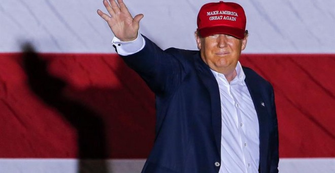 Donald Trump, durante un acto de campaña en Florida.- RIK S. LESSER (EFE)
