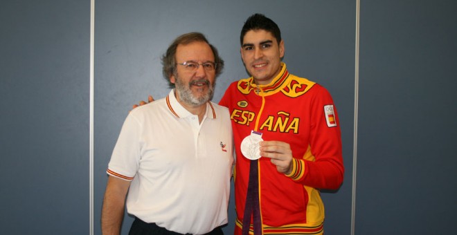 Pablo del Río, con Nicolás García y su plata en Londres.