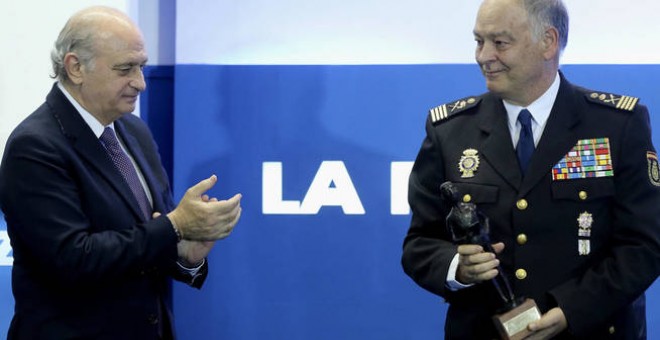 El ministro del Interior, Jorge Fernández Díaz, junto al director adjunto operativo de la Policía, Eugenio Pino. - EFE