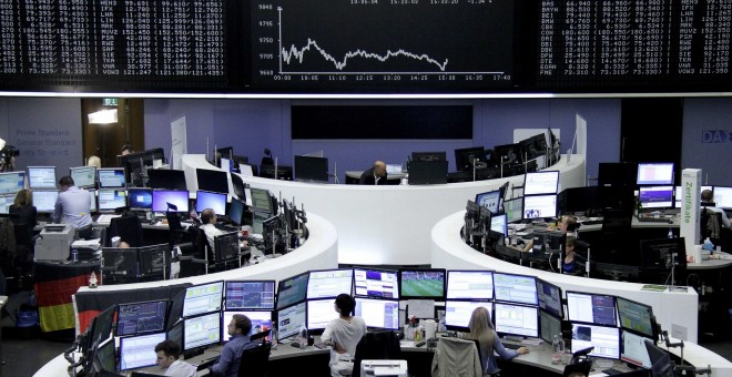 Vista del panel informativo de la bolsa de la Bolsa de Fráncfort. REUTERS