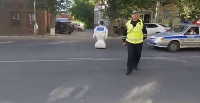 Un robot se escapa del laboratorio y obliga a cortar el tráfico en una ciudad rusa.