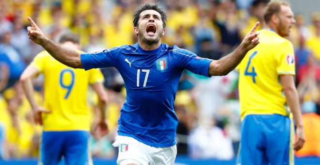 Eder celebra su gol a Suecia en la Eurocopa. REUTERS/ Michael Dalder