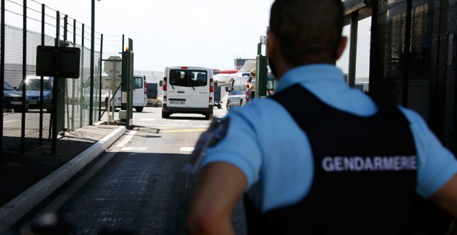 Un gendarme francés, en Niza. REUTERS/Eric Gaillard