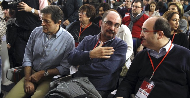 Los dirigentes socialistas Javier Fernández, Javier Lambán y Miquel Iceta, en una reunión del Comité Federal del PSOE. EFE