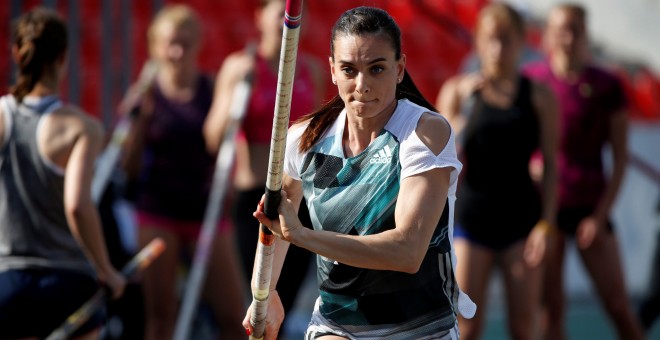 La saltadora rusa Yelena Isinbayeva descartó ayer participar en los Juegos bajo la bandera del COI. /REUTERS