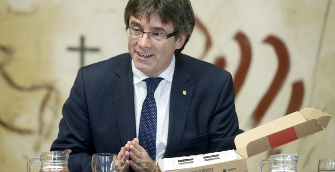 El presidente de la Generalitat, Carles Puigdemont, durante la reunión semanal del Govern. EFE/Andreu Dalmau