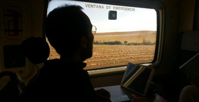 Echenique ha comprobado las lentas comunicaciones de algunas zonas de España: más de cuatro horas y cuarto para ir de Madrid a Cáceres en tren y casi cuatro para arribar a Santander.
