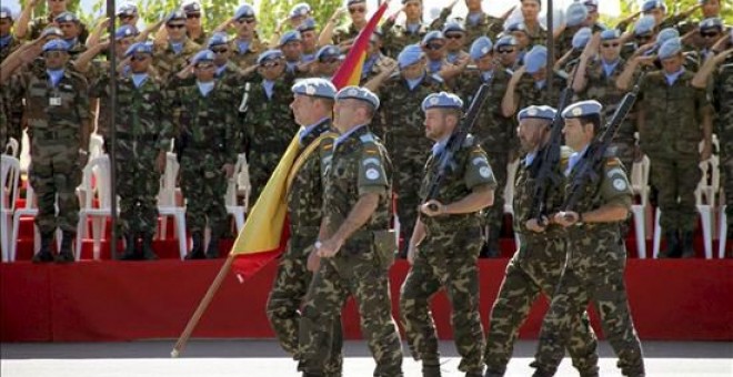 Los militares españoles desplegados en el sur del Líbano celebraron hoy el Día de la Hispanidad, en la base Miguel Cervantes, con un desfile y un acto en el que se rindió homenaje a los caídos. EFE