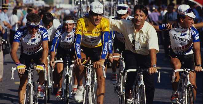 José Miguel Echavarri junto a Miguel Indurain y Perico Delgado.