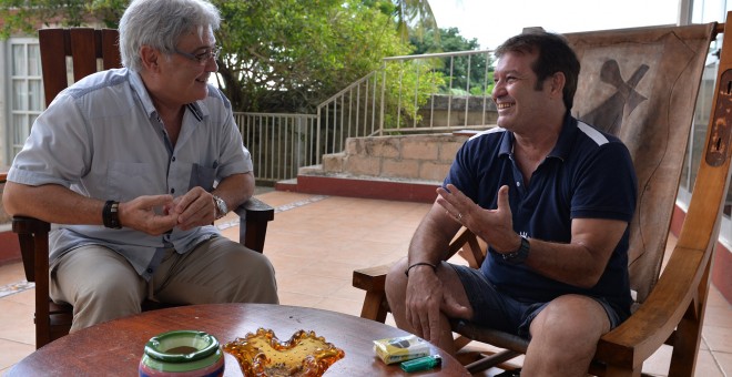 El periodista Fernando Ravsberg entrevista al director de cine Jorge Perugorría