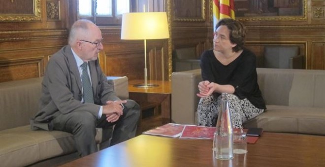 El Síndic de Greuges, Rafael Ribó, y la alcaldesa de Barcelona, Ada Colau. EUROPA PRESS