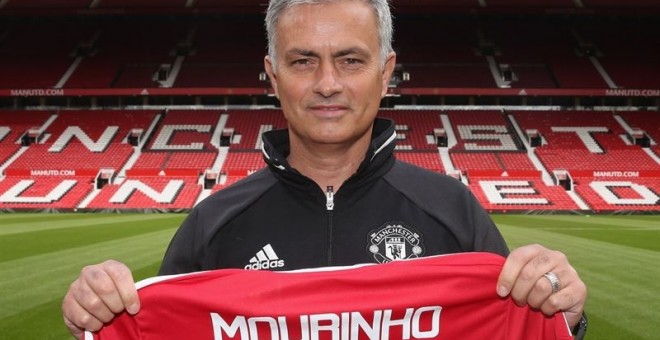 José Mourinho en su presentación como técnico del Manchester United.