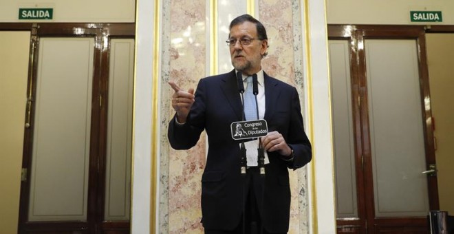 El presidente del Gobierno, Mariano Rajoy, durante una comparecencia ante los periodistas al término de la sesión constitutiva del Congreso de la XI legislatura. /EFE