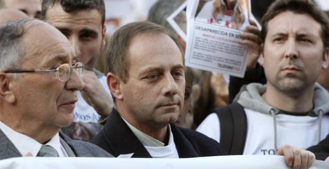 Antonio del Castillo en una manifestación para pedir justicia por su hija Marta del Castillo. EFE