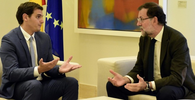 Mariano Rajoy y Albert Rivera, en una de sus reuniones en Moncloa. Archivo REUTERS