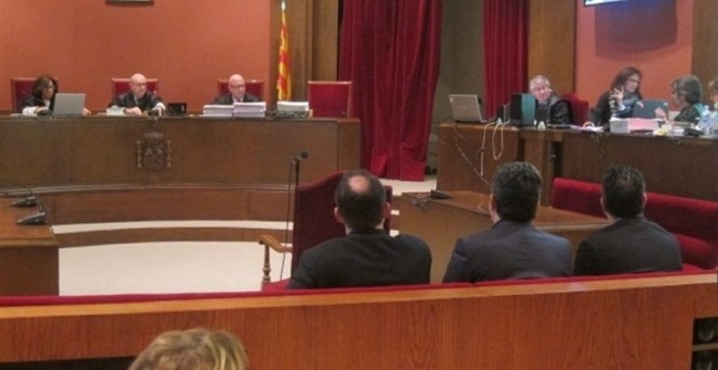 Daniel Fernández, Manuel Bustos, Francisco Bustos y María Elena Pérez durante el juicio./ EP