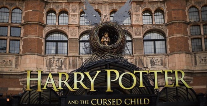 Cartel de la obra de teatro 'Harry Potter y el niño maldito' que se estrena este sábado en Londres/EUROPA PRESS